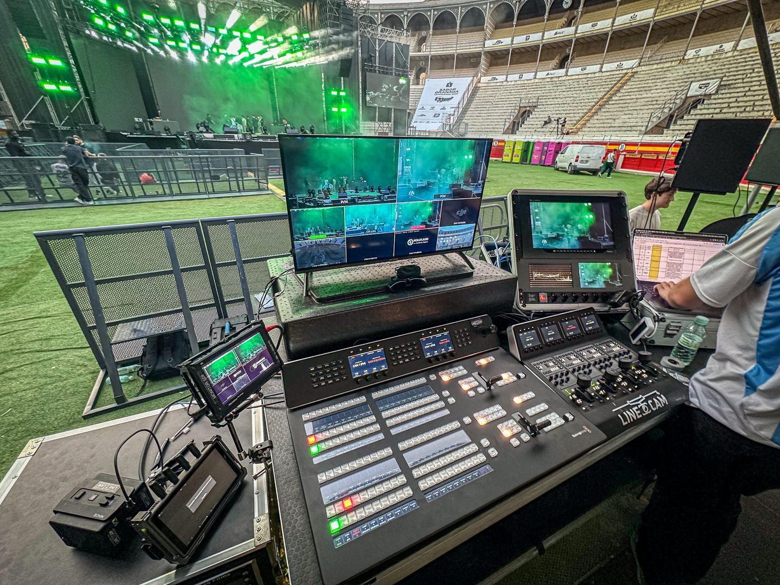 Control de realización multicámara con varios monitores durante un directo
